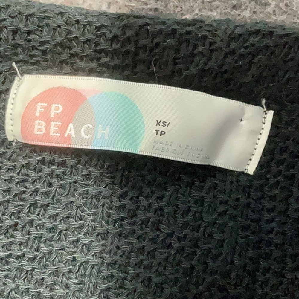 Free People Beach Black Knit Raw Hems Button Open Slit Back Cardigan Sweater XS - Picture 4 of 5